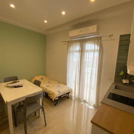 Villa Del Gaudio Rooms & Apartments-2